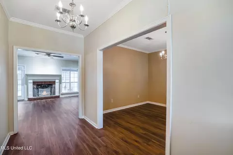 Entry Way - 528 Lake Pointe Ln, Madison, MS 39110 photo 2 of 3