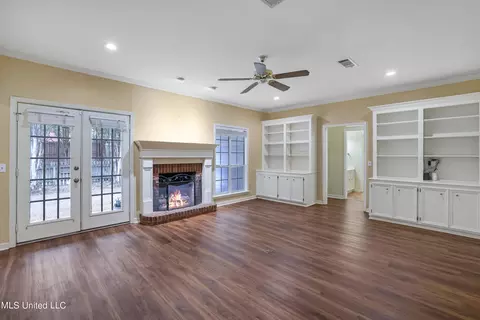 Living - 528 Lake Pointe Ln, Madison, MS 39110 photo 4 of 4