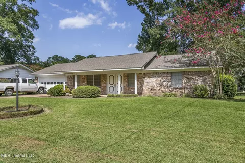 270 Belaire Dr, Pearl, MS 39208