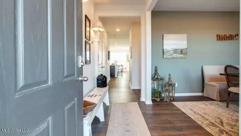 Entry Way - 2075 Hyacinth Ln, Hernando, MS 38632 photo 1 of 7