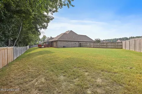 Exterior - 910 Poplar Dr, Brandon, MS 39042 photo 9 of 9