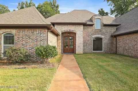 Exterior - 910 Poplar Dr, Brandon, MS 39042 photo 3 of 9