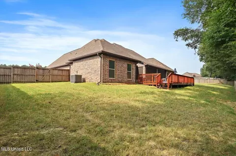 Exterior - 910 Poplar Dr, Brandon, MS 39042 photo 8 of 9