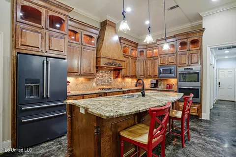 Kitchen - 910 Poplar Dr, Brandon, MS 39042 photo 3 of 3