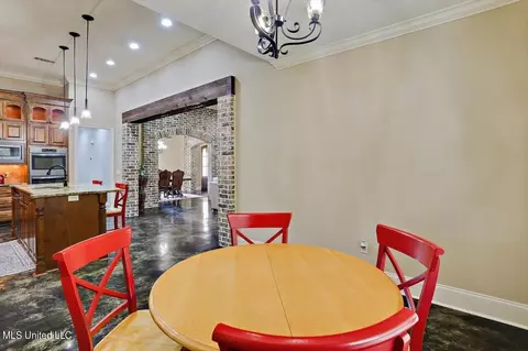 Dining - 910 Poplar Dr, Brandon, MS 39042 photo 2 of 4