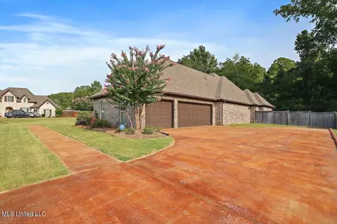 Exterior - 910 Poplar Dr, Brandon, MS 39042 photo 2 of 9