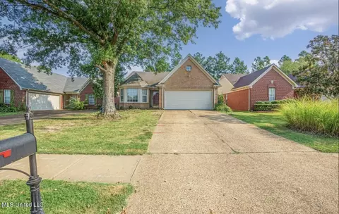 9264 Huron Dr, Olive Branch, MS 38654