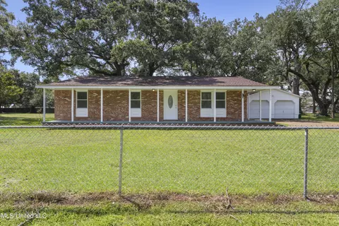 7825 Edgewater Blvd, Ocean Springs, MS 39564