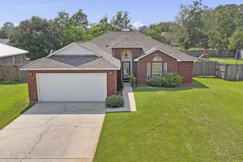 3413 N 9th St, Ocean Springs, MS 39564