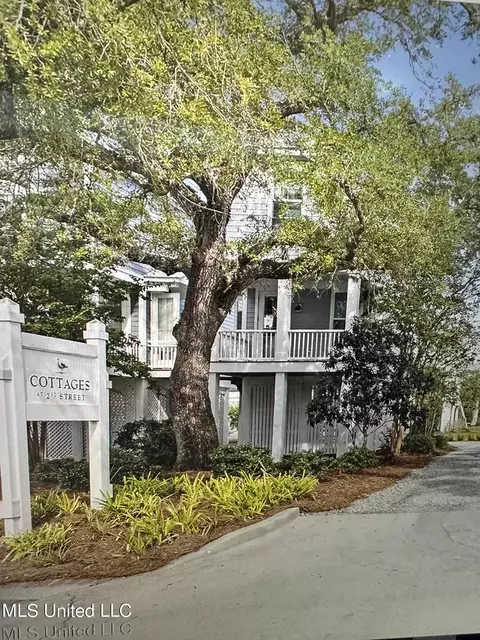 Exterior - 215 E 2nd St #37B, Pass Christian, MS 39571 photo 4 of 5