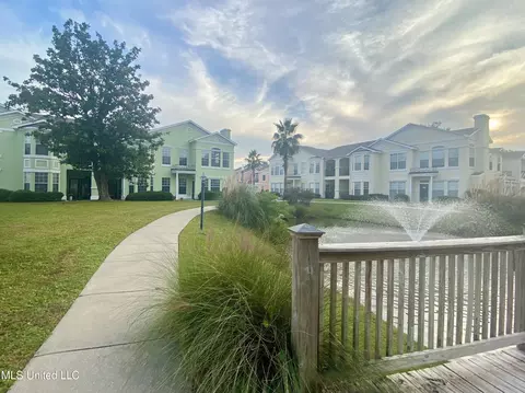 2252 Beach Dr #1501, Gulfport, MS 39507