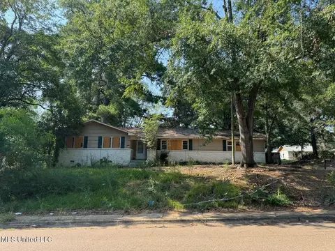 831 Raymond Rd, Jackson, MS 39204