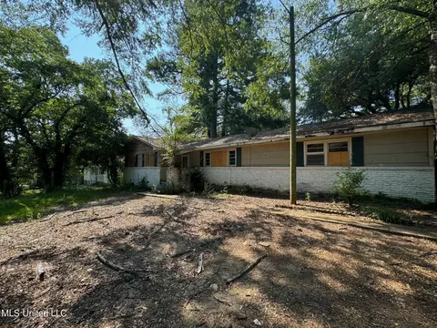 831 Raymond Rd, Jackson, MS 39204 photo 2