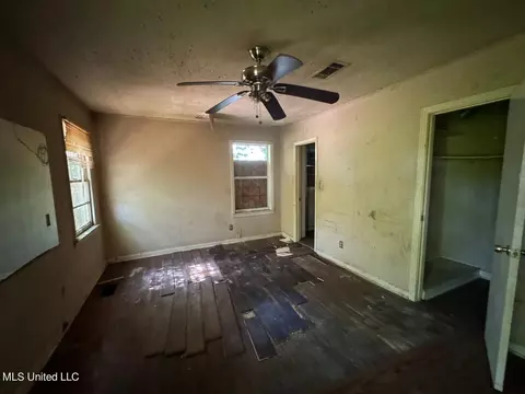 831 Raymond Rd, Jackson, MS 39204 photo 9
