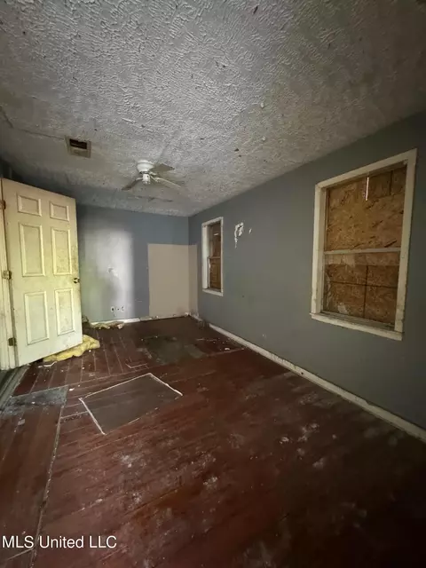 831 Raymond Rd, Jackson, MS 39204 photo 8
