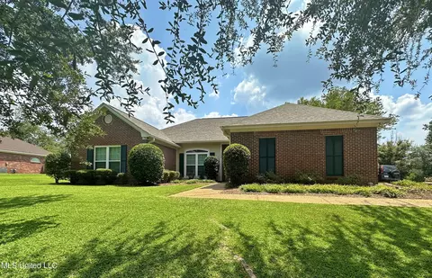 326 Hunters Ridge Dr, Clinton, MS 39056