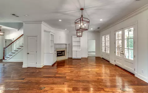 Living - 166 Brookstone Way, Madison, MS 39110 photo 2 of 5