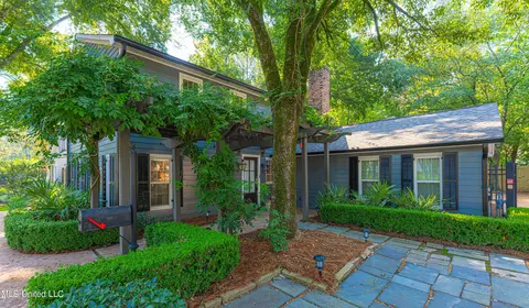 1717 Sheffield Dr, Jackson, MS 39211