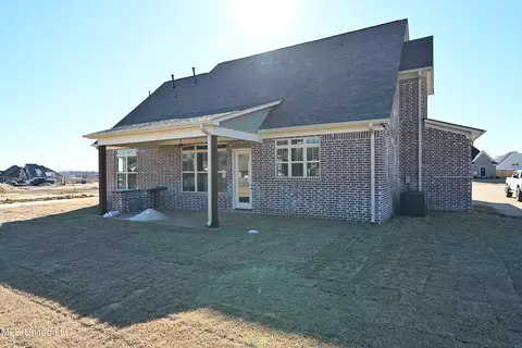 Exterior - 4198 Brooke Dr, Nesbit, MS 38651 photo 6 of 7