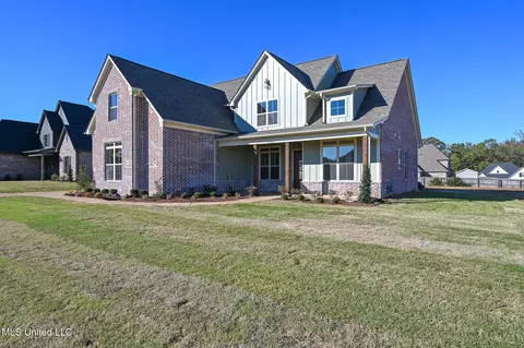 Exterior - 4198 Brooke Dr, Nesbit, MS 38651 photo 2 of 7