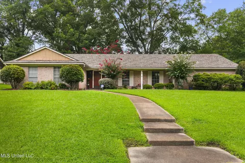 1223 Foxhill Dr, Clinton, MS 39056