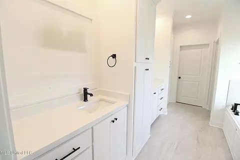 Bath - 433 Baleigh Way, Canton, MS 39046 photo 1 of 3