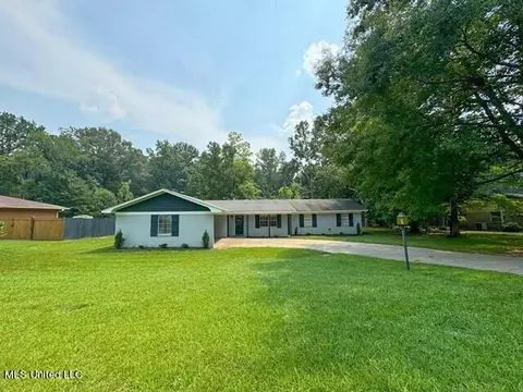 305 Longview St, Vicksburg, MS 39180