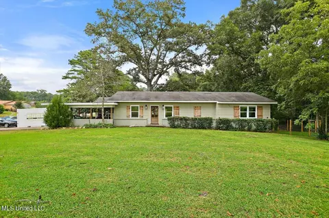 821 N East St, Mendenhall, MS 39114
