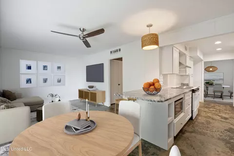 Dining - 2290 Tahoe Cv, Nesbit, MS 38651 photo 2 of 2