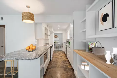 Kitchen - 2290 Tahoe Cv, Nesbit, MS 38651 photo 4 of 5