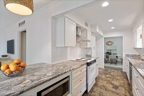 Kitchen - 2290 Tahoe Cv, Nesbit, MS 38651 photo 3 of 5