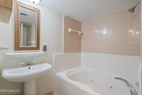 Bath - 2290 Tahoe Cv, Nesbit, MS 38651 photo 4 of 4