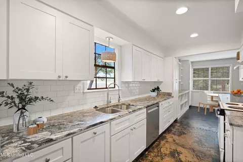 Kitchen - 2290 Tahoe Cv, Nesbit, MS 38651 photo 1 of 5