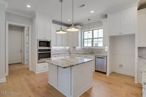 Kitchen - 104 Charleston Cv, Madison, MS 39110 photo 1 of 4