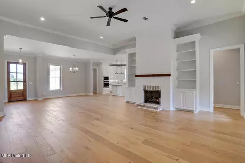 Living - 104 Charleston Cv, Madison, MS 39110 photo 3 of 5