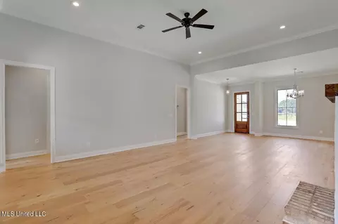 Living - 104 Charleston Cv, Madison, MS 39110 photo 2 of 5