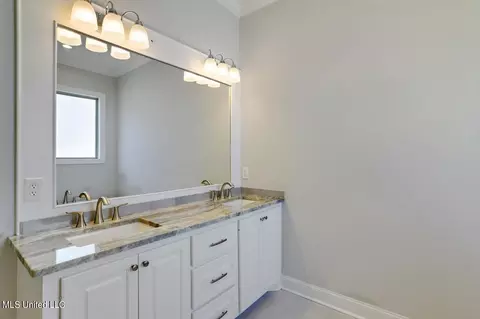 Bath - 104 Charleston Cv, Madison, MS 39110 photo 1 of 4