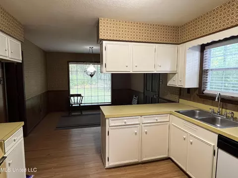 143 Timber Ln, Florence, MS 39073 photo 9