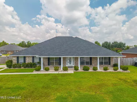 15231 Camelot Dr, Biloxi, MS 39532
