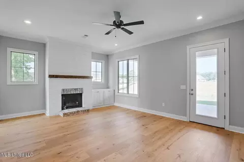 Living - 112 Charleston Cv, Madison, MS 39110 photo 3 of 4