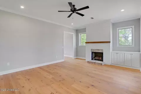 Living - 112 Charleston Cv, Madison, MS 39110 photo 2 of 4