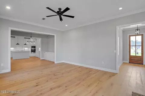 Living - 112 Charleston Cv, Madison, MS 39110 photo 4 of 4