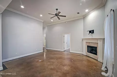 Living - 315 Ridge Pointe Dr, Brandon, MS 39042 photo 2 of 2