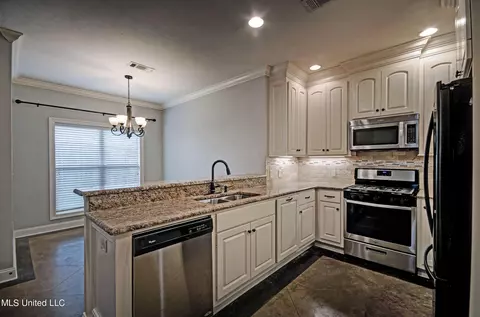 Kitchen - 315 Ridge Pointe Dr, Brandon, MS 39042 photo 1 of 2