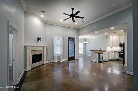 Living - 315 Ridge Pointe Dr, Brandon, MS 39042 photo 1 of 2