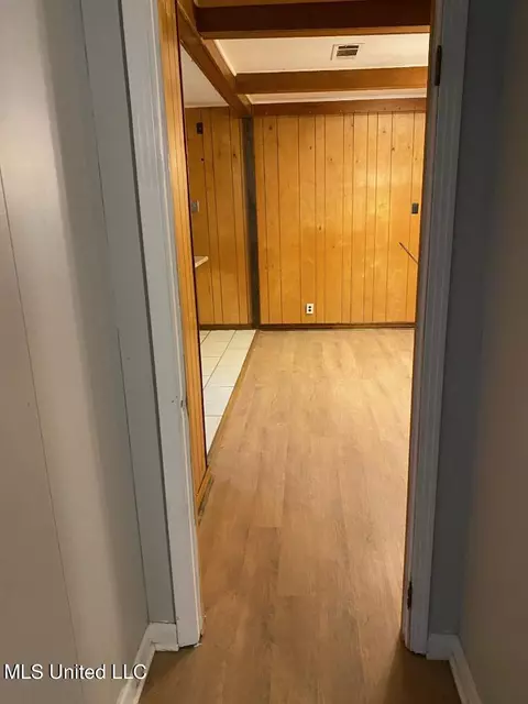 Entry Way - 102 Brooklyn Dr, Natchez, MS 39120 photo 2 of 4