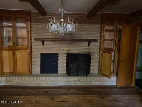 Living - 102 Brooklyn Dr, Natchez, MS 39120 photo 1 of 6