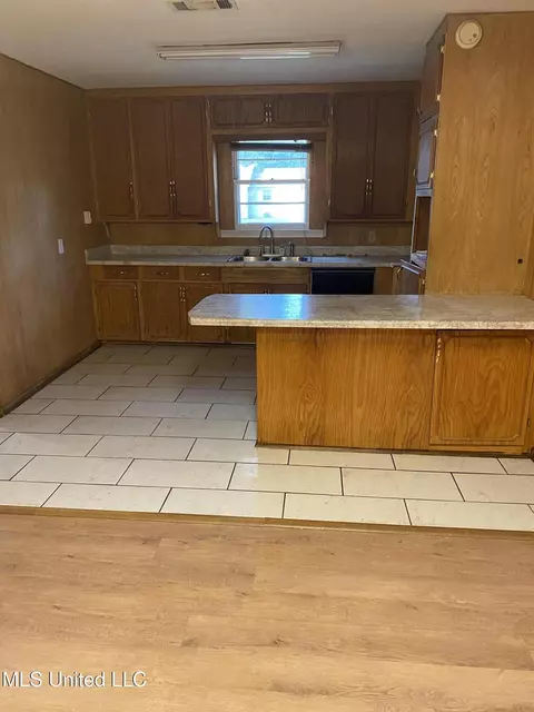 Kitchen - 102 Brooklyn Dr, Natchez, MS 39120 photo 1 of 1