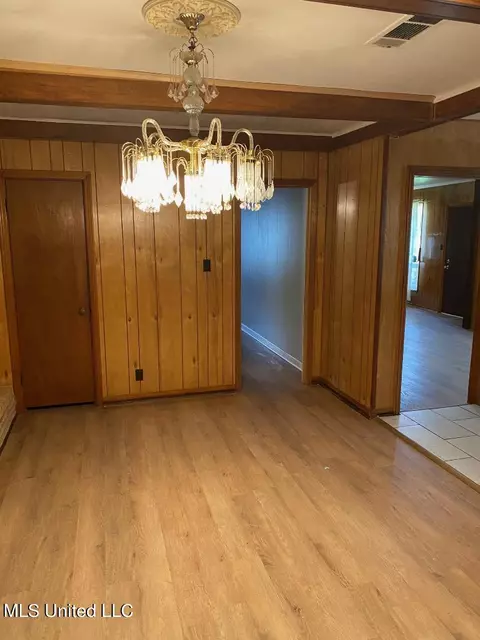 Dining - 102 Brooklyn Dr, Natchez, MS 39120 photo 1 of 3