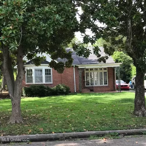 629 Catalpa St, Clarksdale, MS 38614